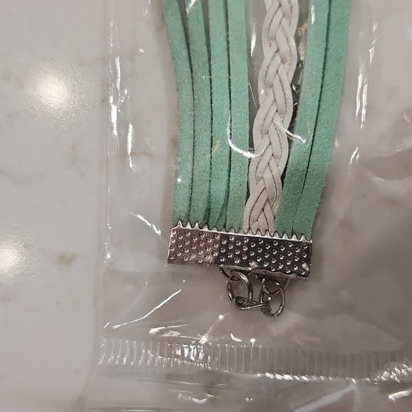 🔵 New in Package! PU Leather & Alloy Green & White Bracelet - Picture 4 of 4